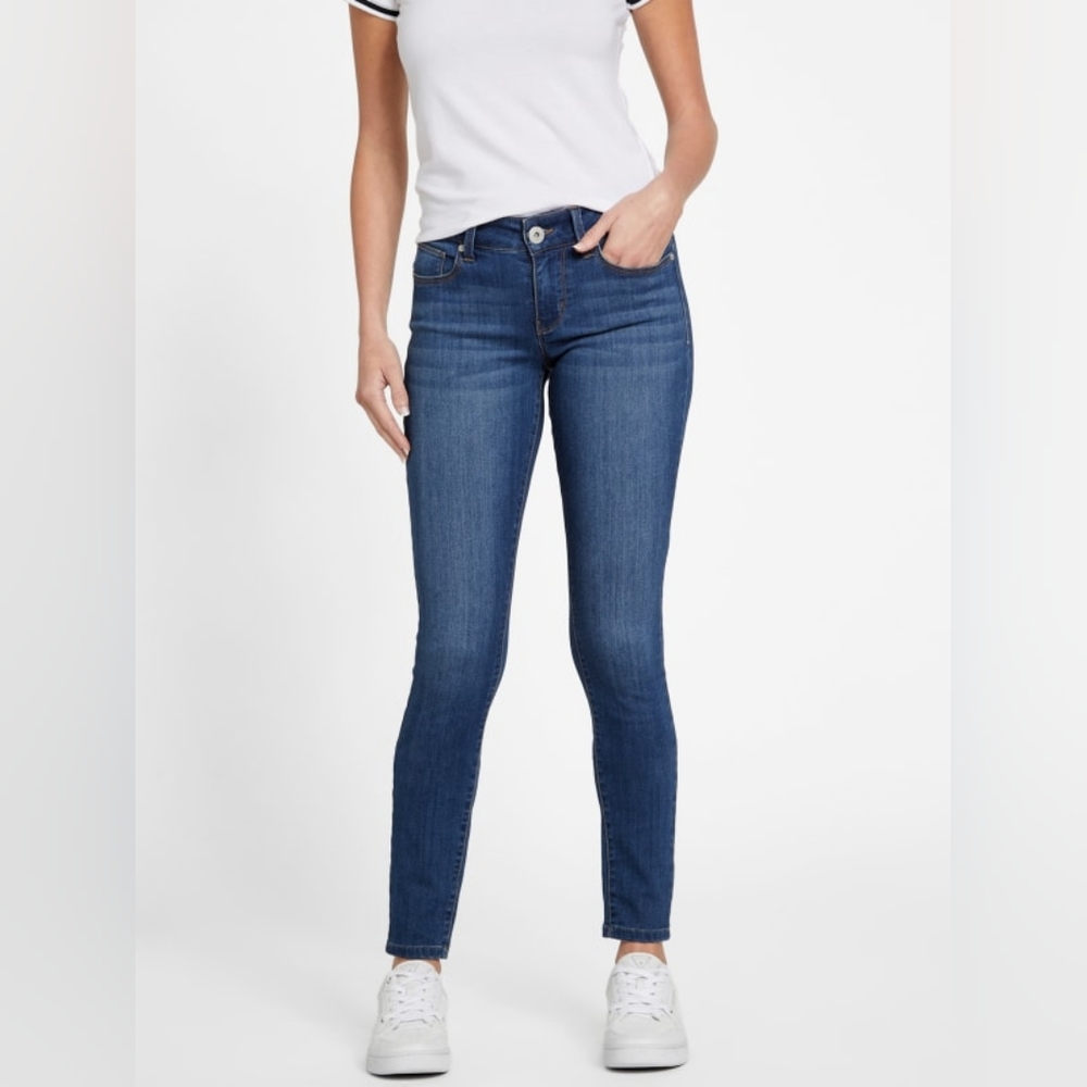 #240 Women's Guess Curvy Sophia Skinny Jeans